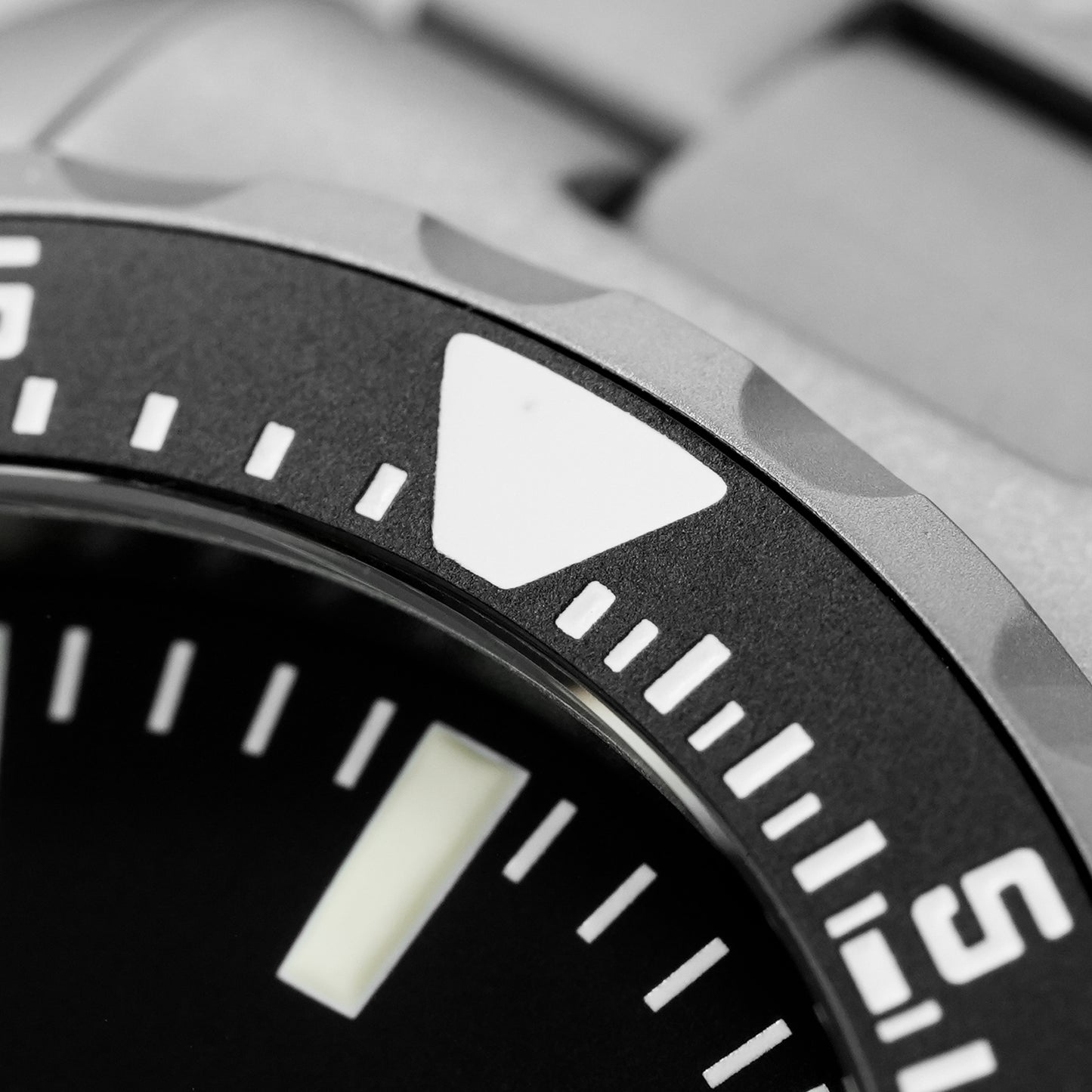 Militado ML16 39mm Sapphire Quartz Field Diver Watch