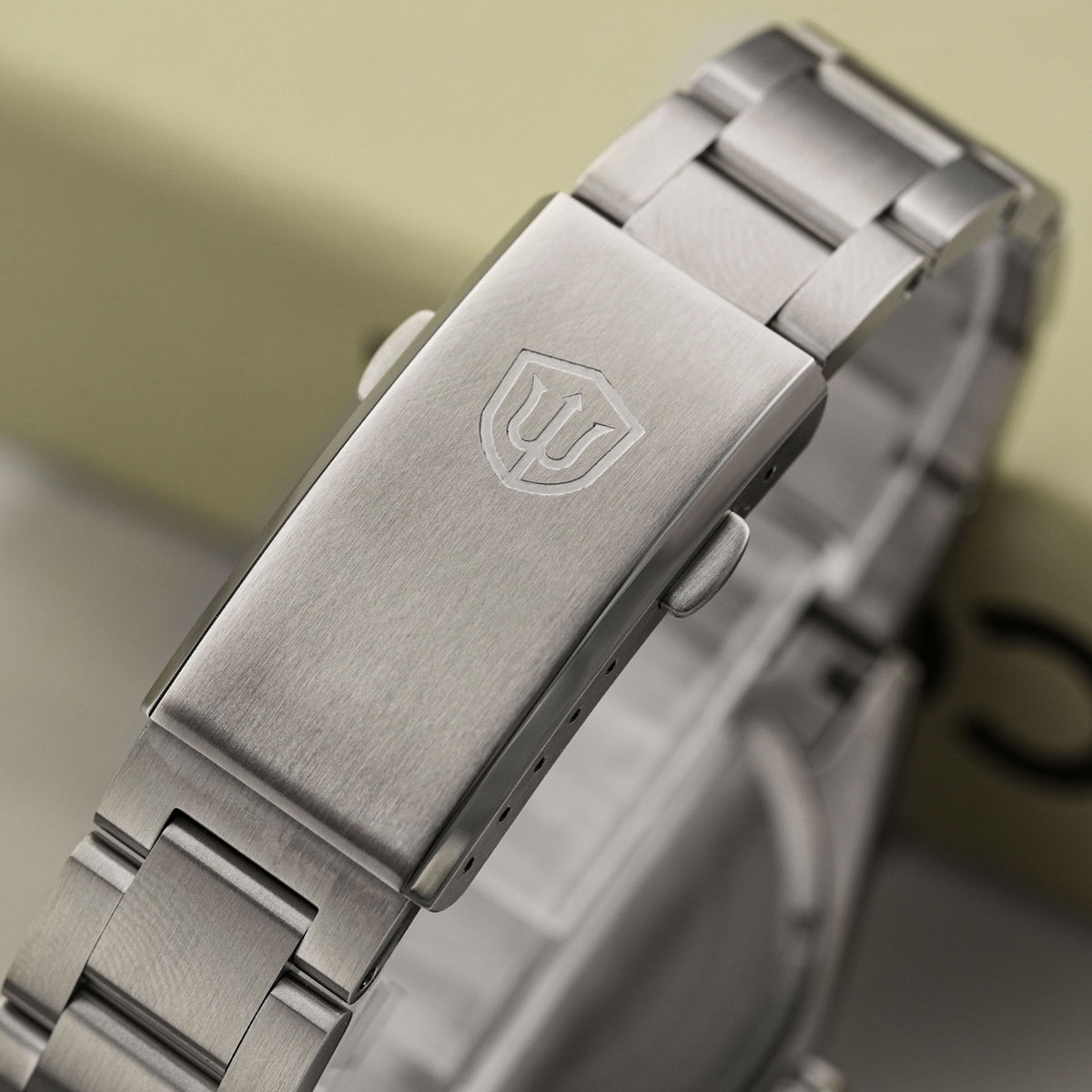 Watchdives WD1016 39mm VH31 Explore Men Watch