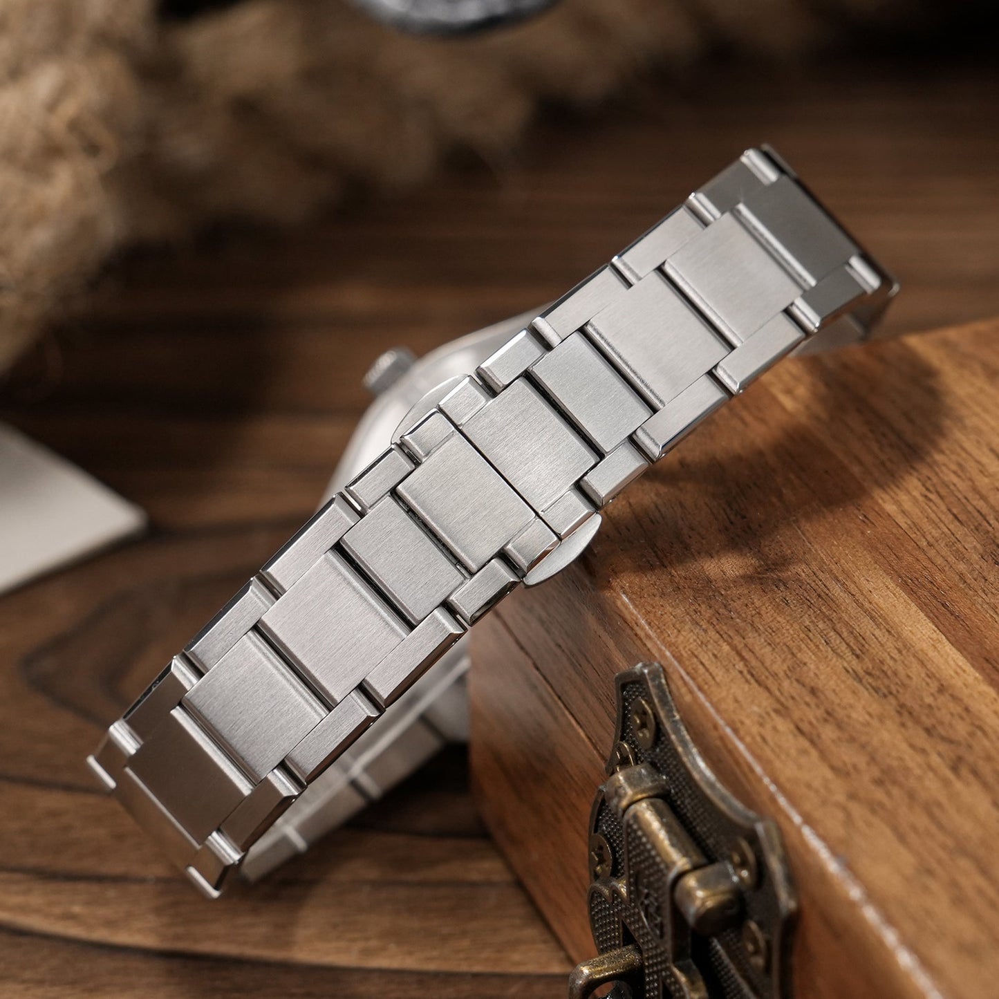 Watchdives WD0012 Vintage VH31 Men Watch