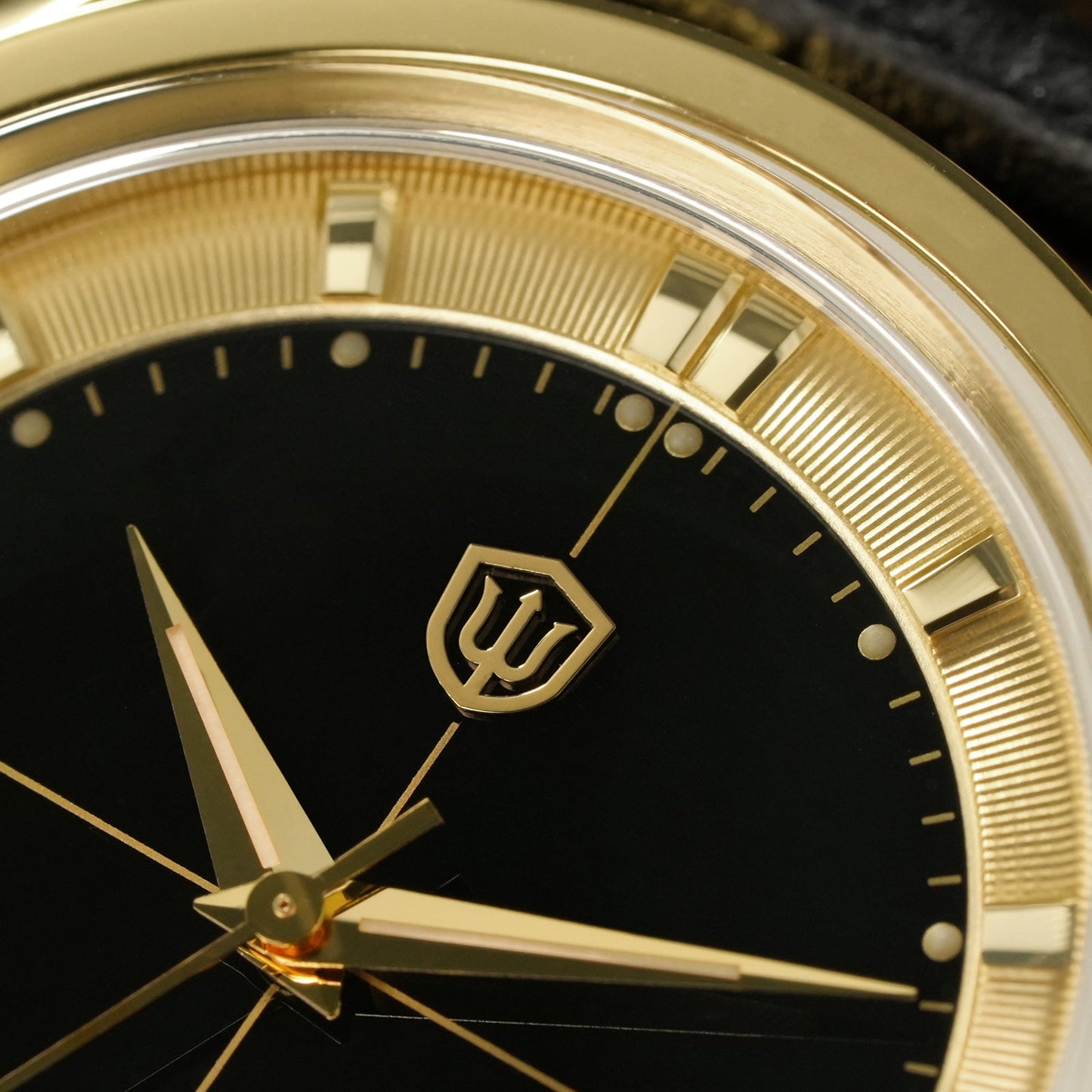 Watchdives WD1954 Arctic Classic 36mm VH31 – Gold Dial